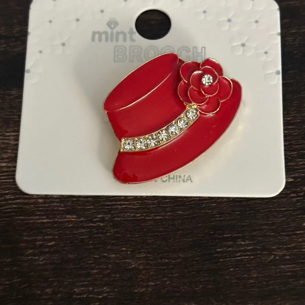 Red Sun Hat Brooch Enamel Gold Tone Rhinestone Flower Pin Accessory